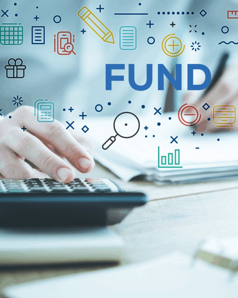 Lehrkraft plant Schulbudget mit Taschenrechner – Symbolbild für Förderprogramme und Finanzierung erlebnispädagogischer Projekte in Baden-Württemberg